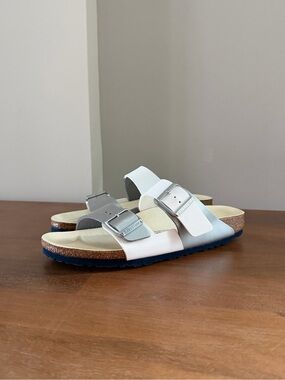 Birkenstock Arizona Two
Toned Silver White Leather Strap Sandals Women EU42